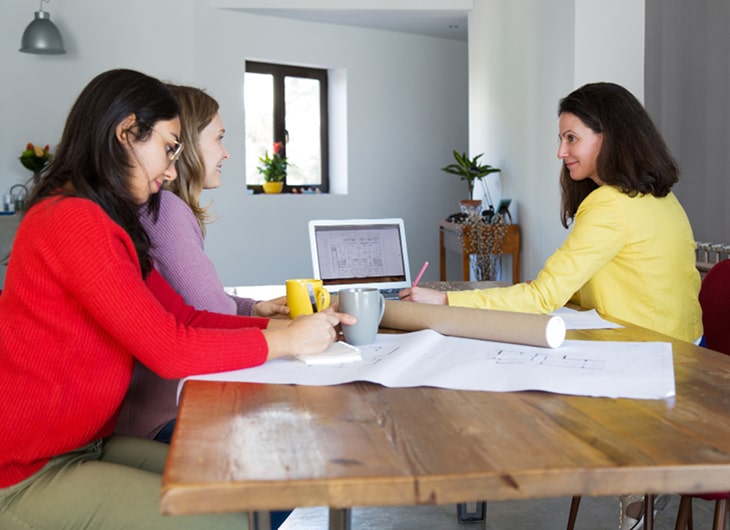 Perbandingan Harga Software House vs In-house: Mana yang Lebih Efisien?